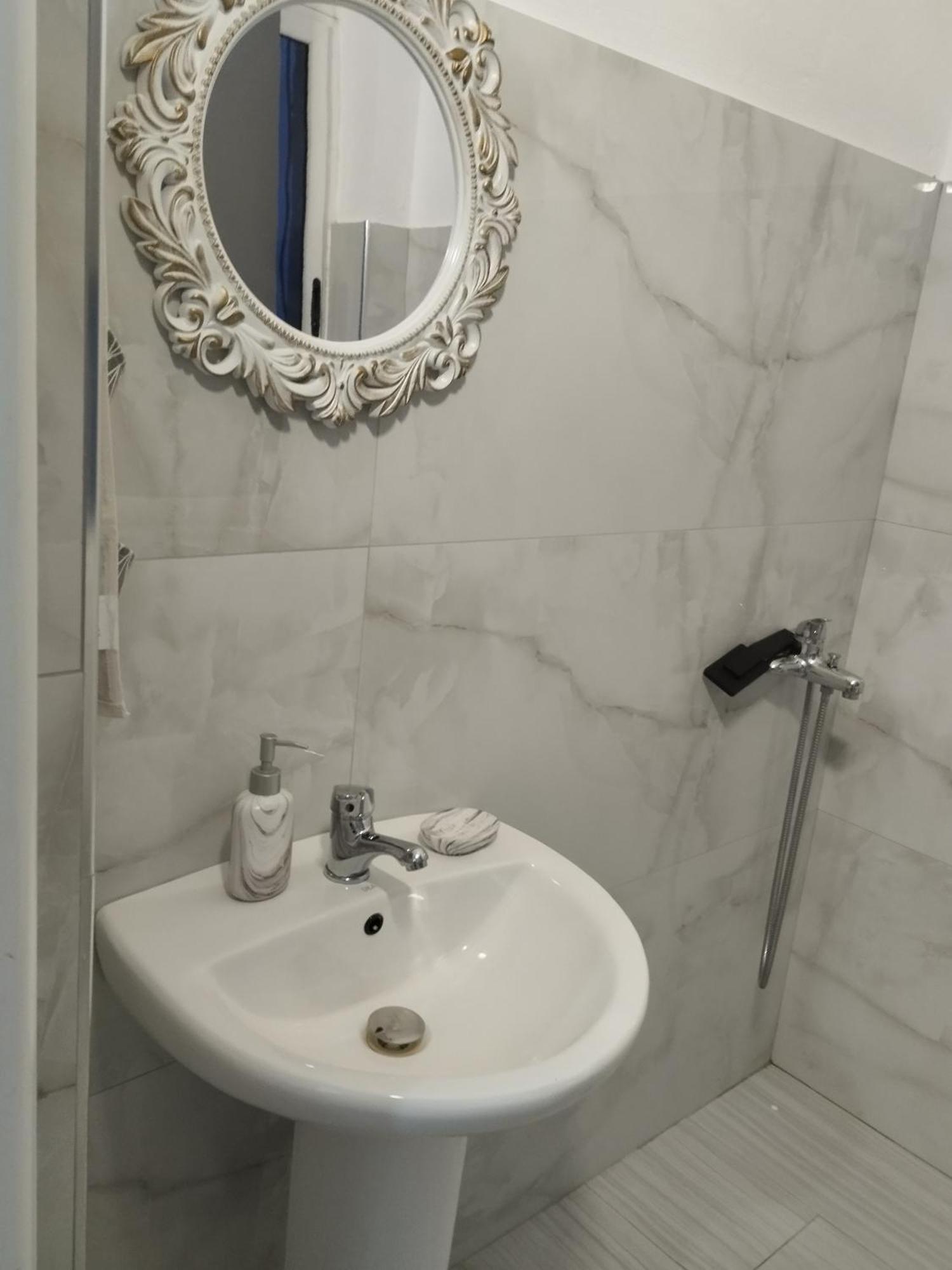 Dim'S Villas Qeparo Chambre photo